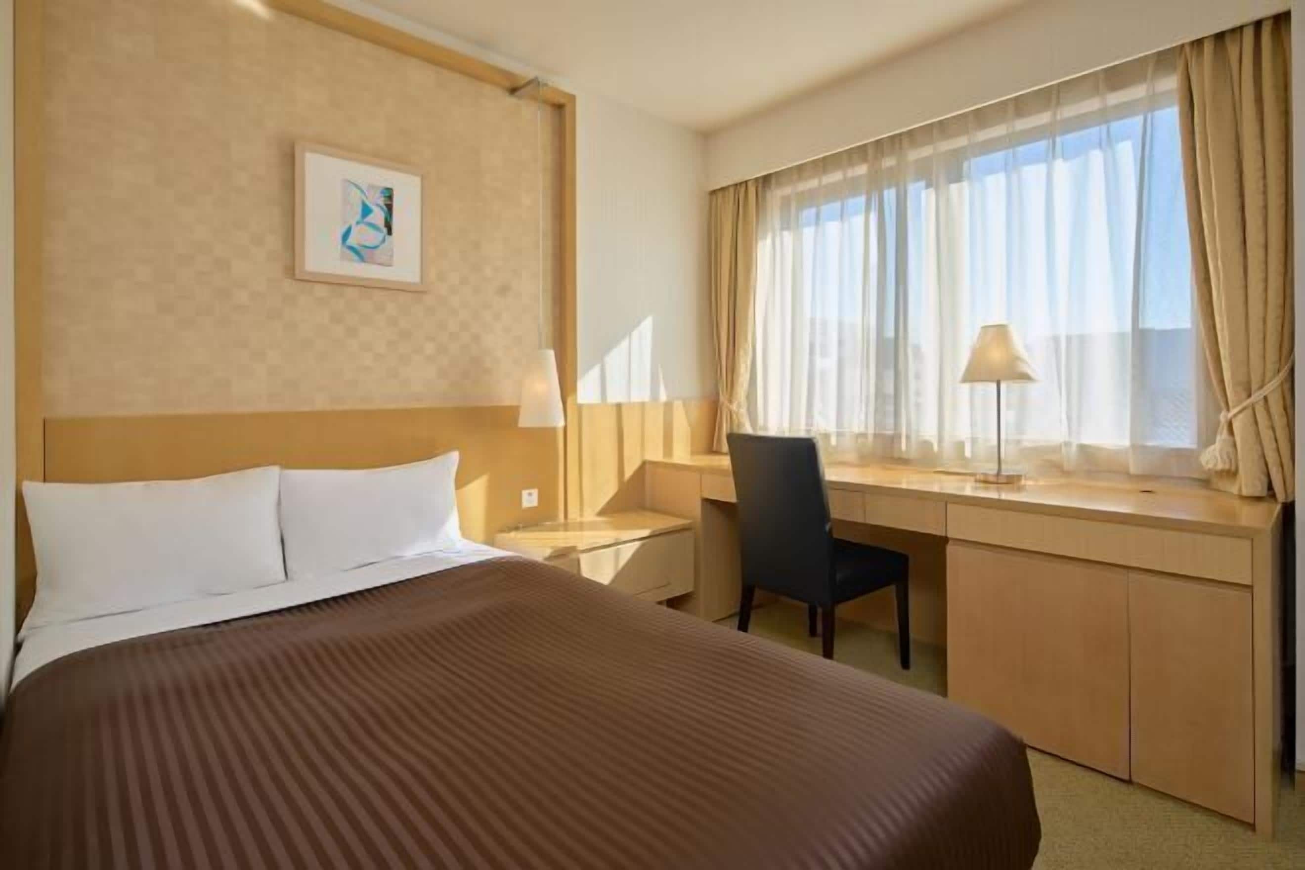 Down duvets, in-room safe, free WiFi, bed sheets