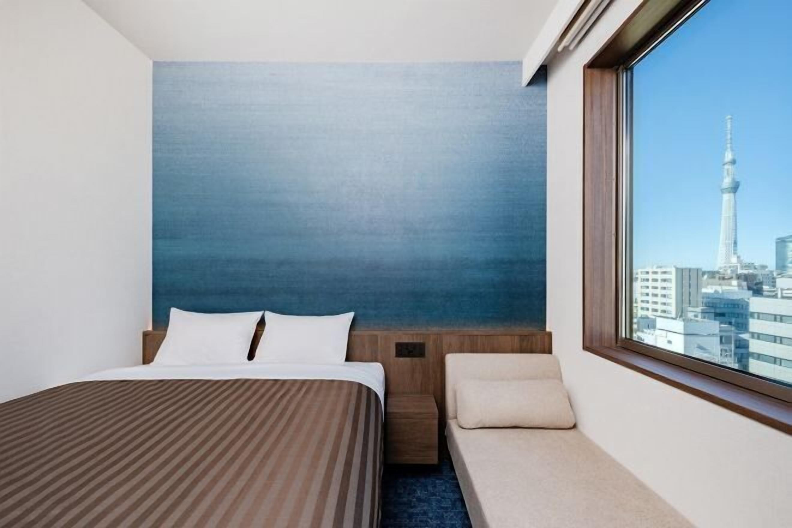 Edredones de plumas, caja fuerte, wifi gratis y ropa de cama