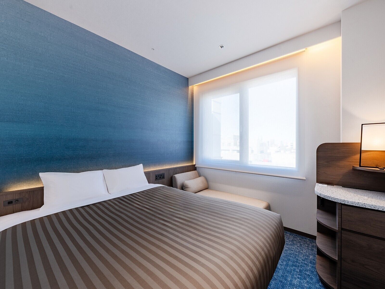 Executive floor Superior Queen Room, Non-smoking | Down comforters, in-room safe, free WiFi, bed sheets