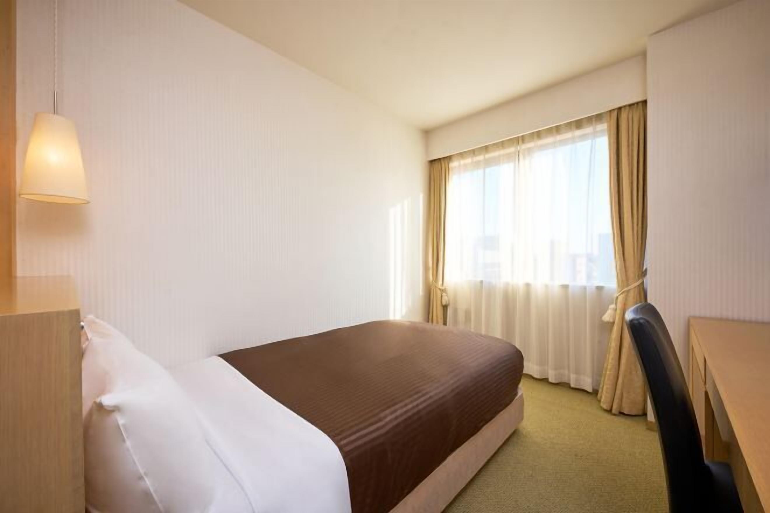 Down duvets, in-room safe, free WiFi, bed sheets