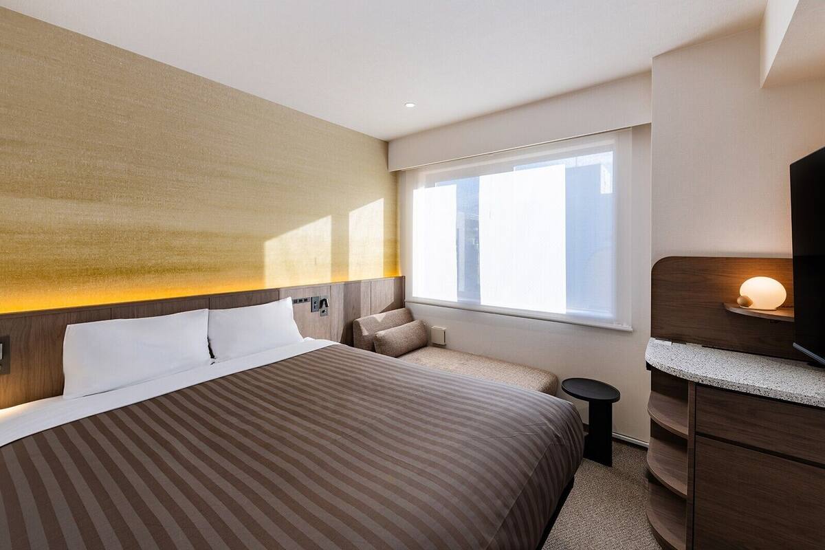 Premium Floor Superior Queen Room, Non-smoking | Down comforters, in-room safe, WiFi (free), bed sheets