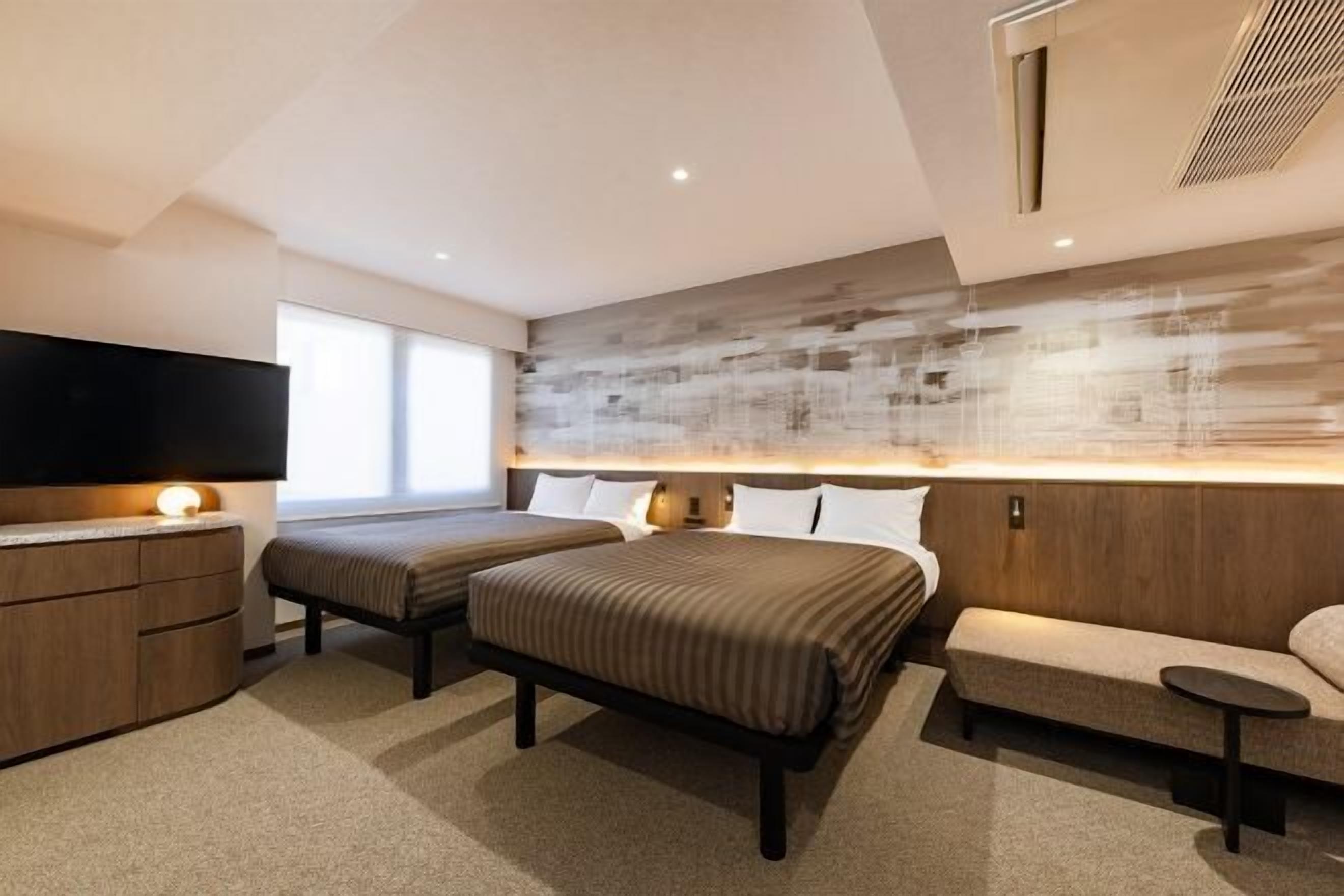 Edredones de plumas, caja fuerte, wifi gratis y ropa de cama