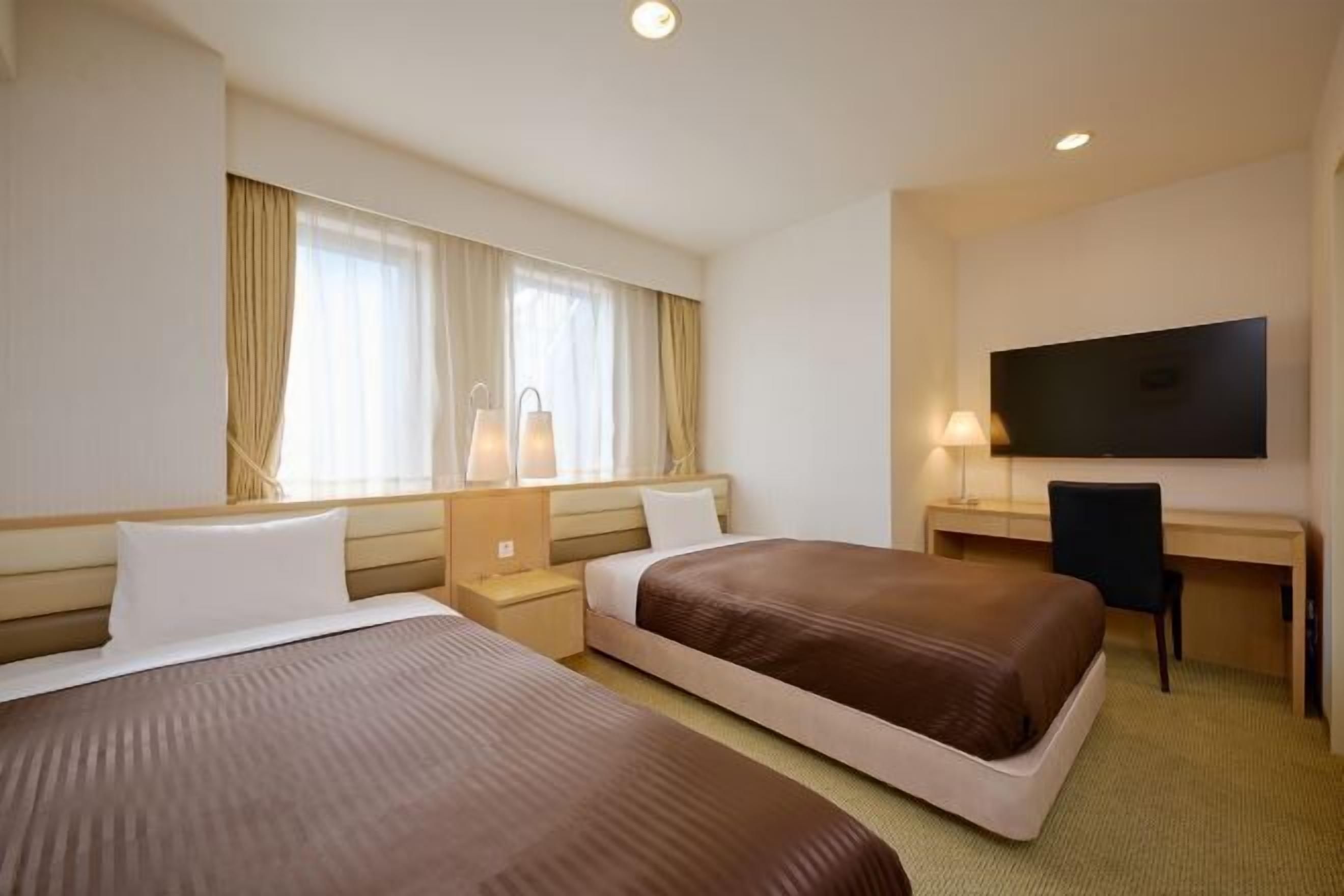 Down duvets, in-room safe, free WiFi, bed sheets