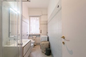 Dusj, hårføner og bidé