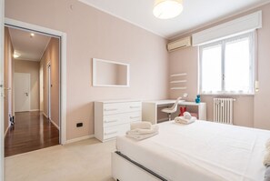 1 chambre, fer et planche à repasser, Wi-Fi, draps fournis