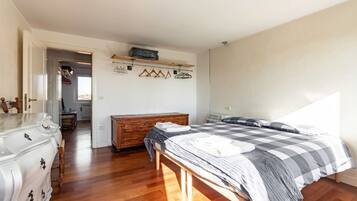 3 chambres, fer et planche Ă repasser, Wi-Fi, draps fournis