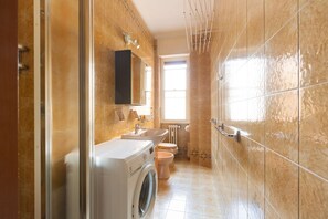 Bruser, hårtørrer, bidet