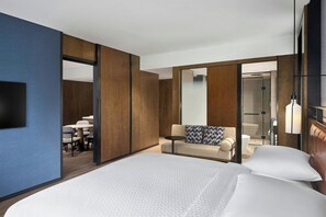 Executive Suite, 1 King Bed, Non Smoking | Minibar, in-room safe, desk, blackout drapes