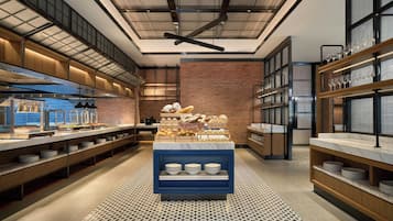 2 restaurantes; se sirven desayunos