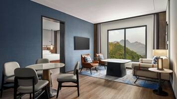 Executive Suite, 1 King Bed, Non Smoking | Living room