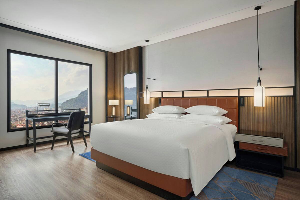 Suite – president, 1 kingsize-seng | Minibar, safe på rommet, skrivebord og blendingsgardiner