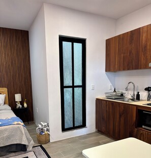 1 habitación, tabla de planchar con plancha, wifi gratis y ropa de cama 