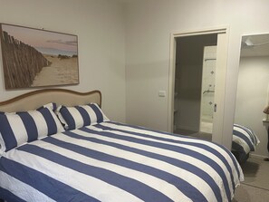 2 chambres, fer et planche à repasser, accès Internet, draps fournis