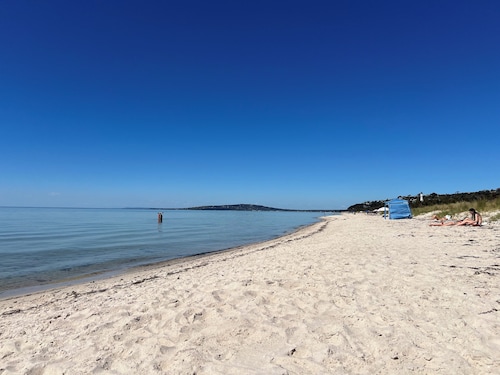 MCCrae Beach House Neat & Tidy 900 m to Beach & Amenities A Relaxing Getaway