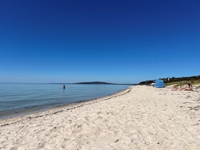 MCCrae Beach House Neat & Tidy 900 m to Beach & Amenities A Relaxing Getaway