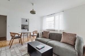 TV, stereo - Blueground | Charlottenburg 1bd apartment (Berlin)