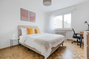 2 bedrooms, iron/ironing board, WiFi, bed sheets