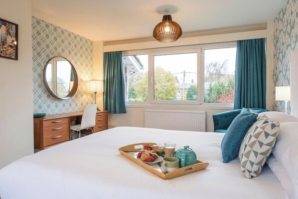 Iron/ironing board, travel cot, WiFi, bed sheets