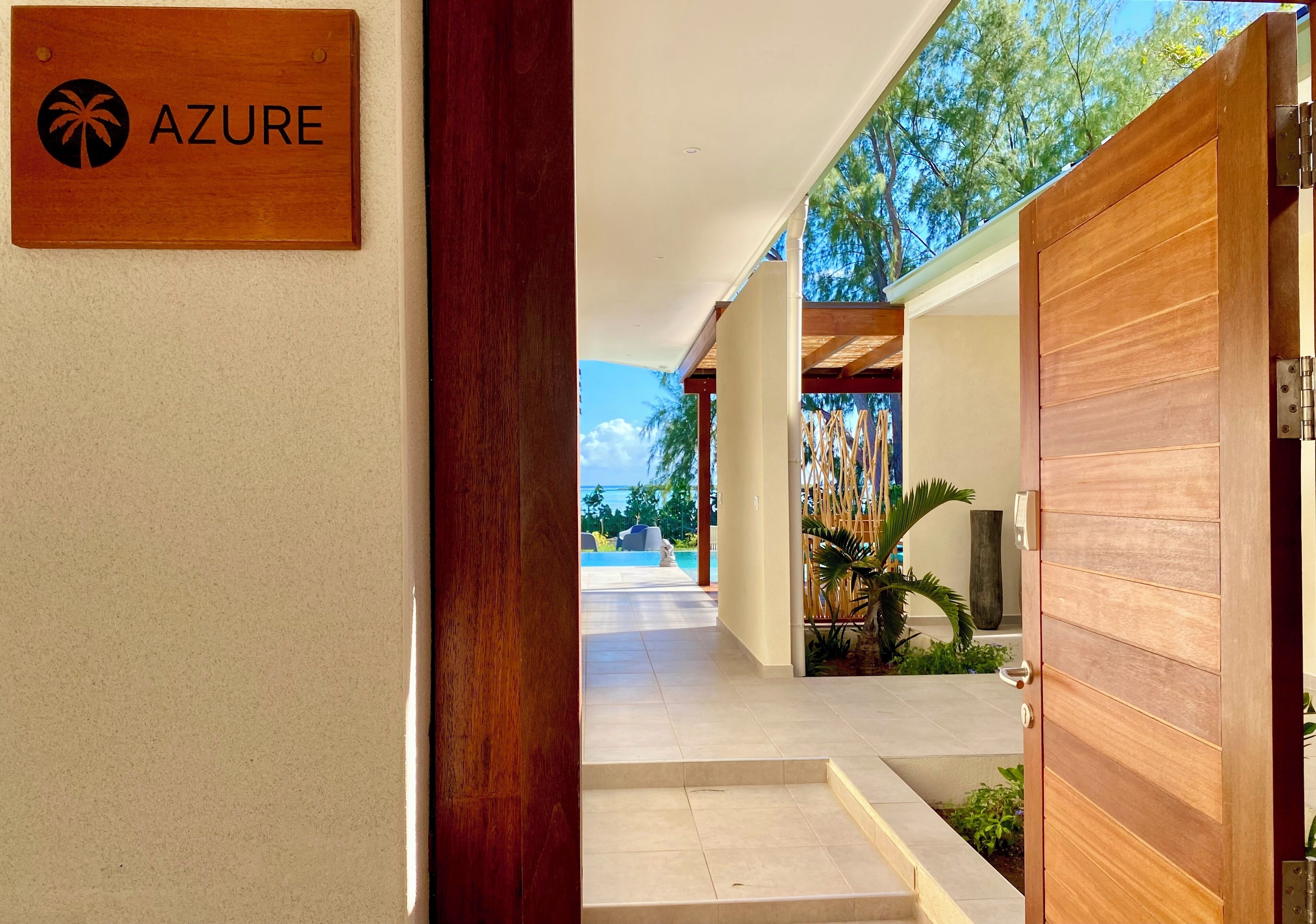 Luxe villa, privézwembad, uitzicht op strand | Een kluis op de kamer, een laptopwerkplek, een strijkplank/strijkijzer