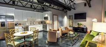 Date Night Redefined!! Boutique Hotel **Must See**