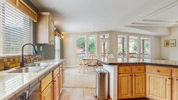 Frigorífic, microones, forn i placa de cuina