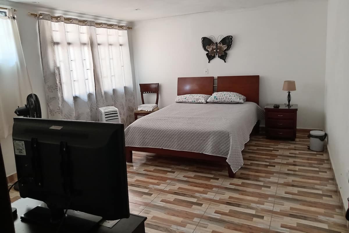 Deluxe Double Room | Iron/ironing board, free WiFi