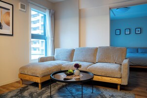 Una televisión de pantalla plana