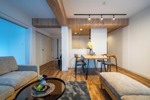 Una televisión de pantalla plana