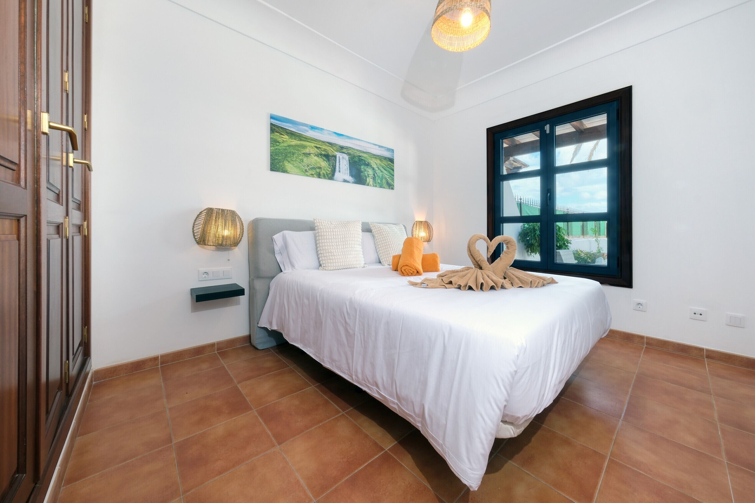 5 bedrooms, desk, iron/ironing board, free WiFi