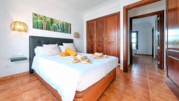 5 makuuhuonetta, työpöytÀ, silitysrauta/-lauta, ilmainen Wi-Fi