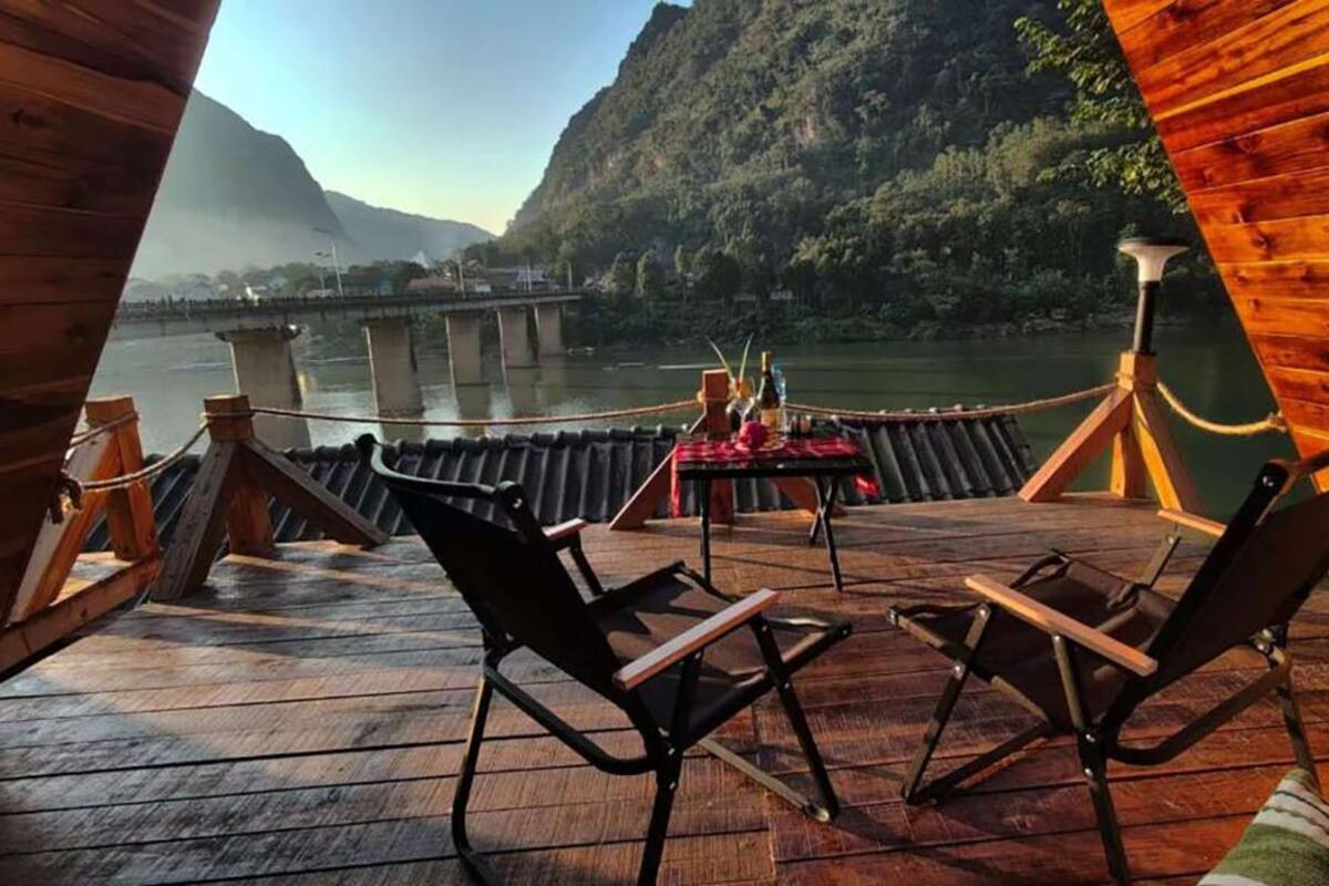 Classic-Chalet, Balkon, Flussblick