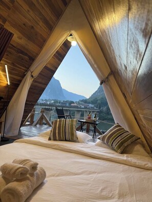 Classic Chalet, Balcony, River View | Desk, soundproofing, free WiFi - Pont Inn Nong Khiaw (Nong Khiaw)