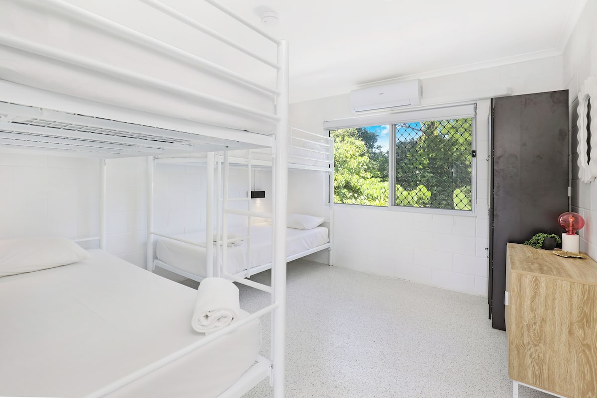 Free WiFi, bed sheets