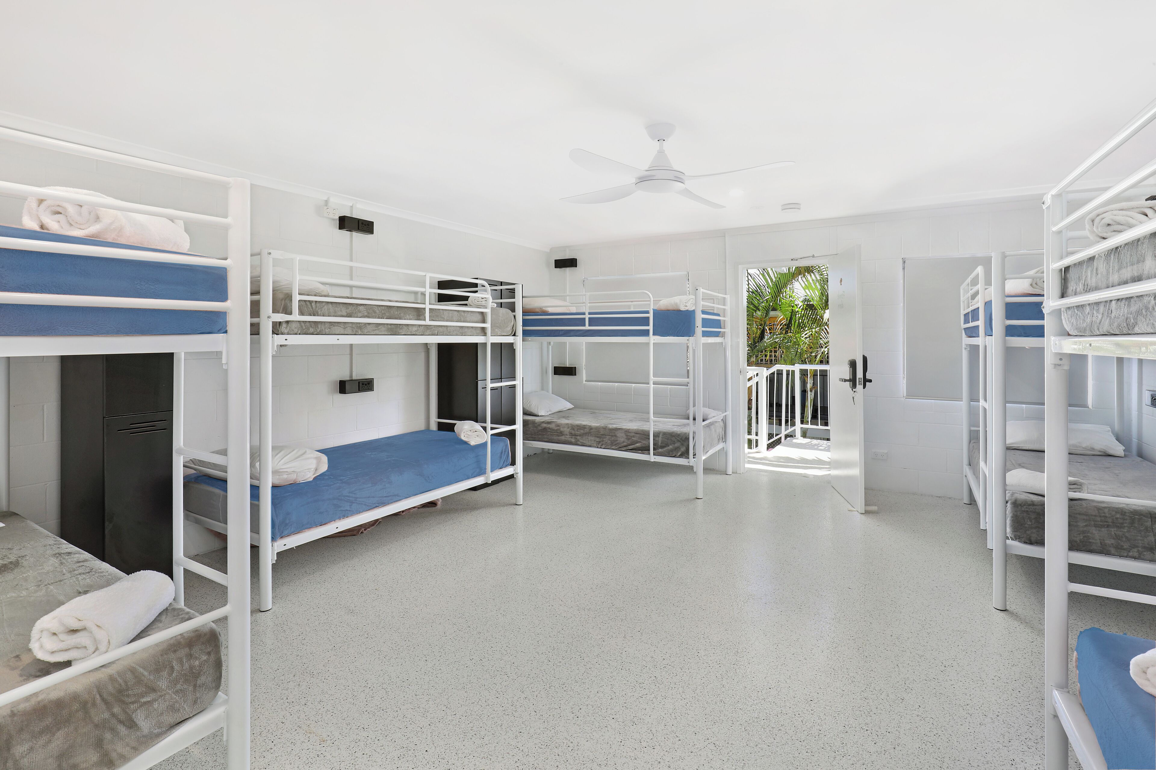 10 bed mixed shared dorm with shared bathroom | Free WiFi, bed sheets