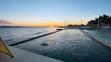 4 udendørs pools