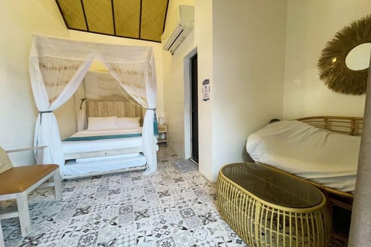 WiFi (free), bed sheets