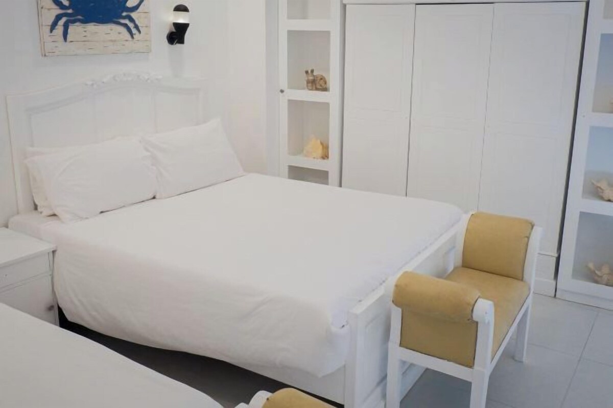 WiFi (free), bed sheets