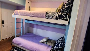 1 chambre, fer et planche à repasser, accès Internet, draps fournis