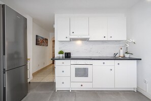 Refrigerador, microondas, horno y lavavajillas 