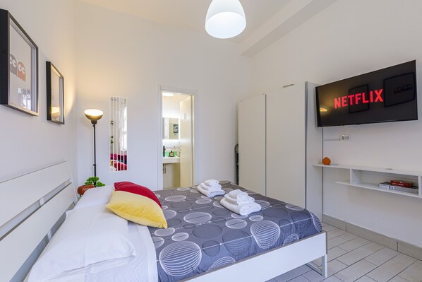 1 habitación, tabla de planchar con plancha, wifi gratis y ropa de cama 