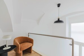 Interior - Blueground | Leopoldstadt, furniture & decor (Vienna)