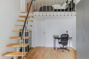 Interior - Blueground | Leopoldstadt, furniture & decor (Vienna)