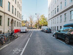 Property grounds - Blueground | Rudolfsheim-Fünfhaus, full kitchen (Vienna)