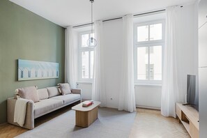 TV, stereo - Blueground | Rudolfsheim-Fünfhaus, full kitchen (Vienna)