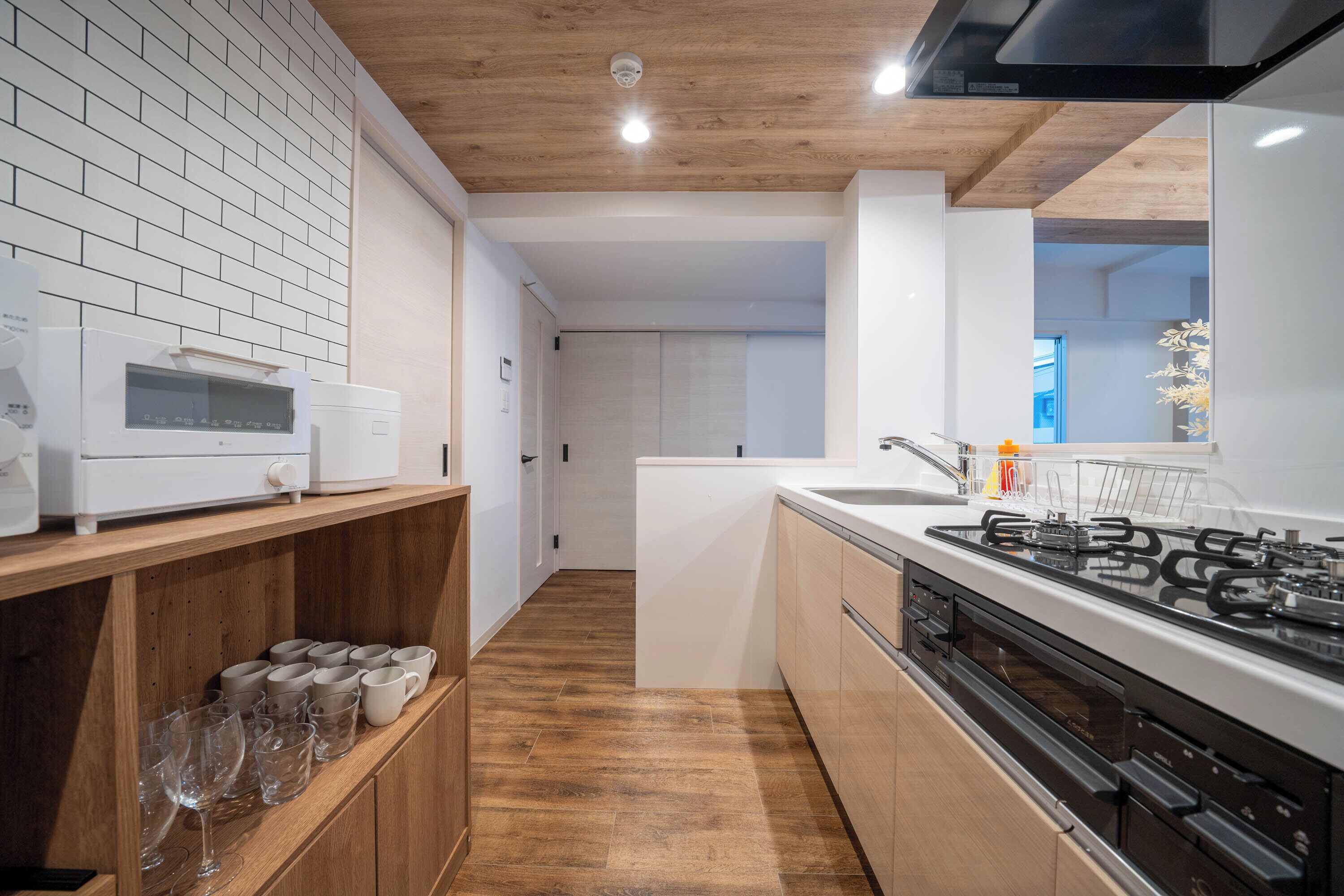 Refrigerador, microondas, placa de cocina, tetera/pava eléctrica