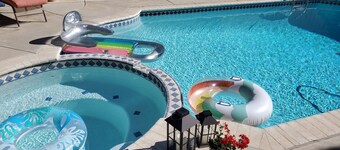 Peaceful 4BR family retreat w/ heated pool and spa