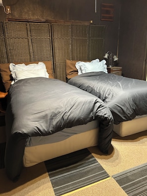 4 bedrooms, iron/ironing board, WiFi, bed sheets