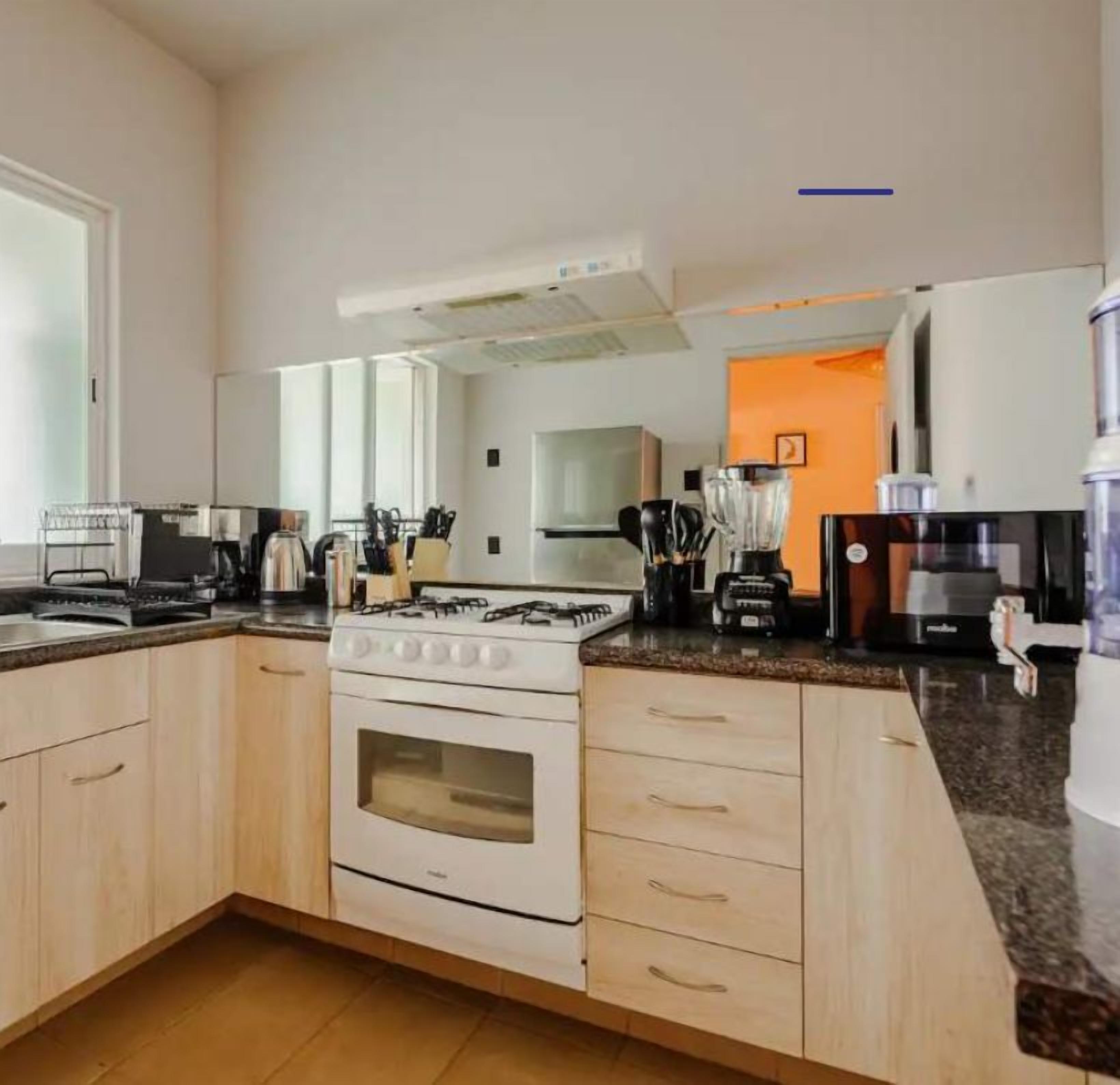 ซูพีเรียอพาร์ทเมนท์, วิวเมือง | ครัวส่วนตัว | กาต้มน้ำไฟฟ้า, โต๊ะรับประทานอาหาร