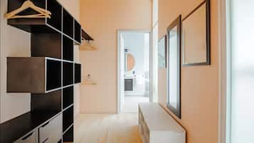 Departamento superior, vista a la ciudad | Guardarropa