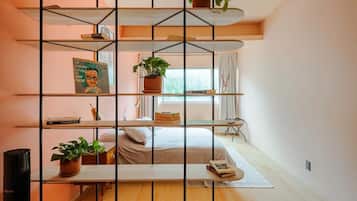 Departamento superior, vista a la ciudad | 3 habitaciones, decoración personalizada y muebles diferentes